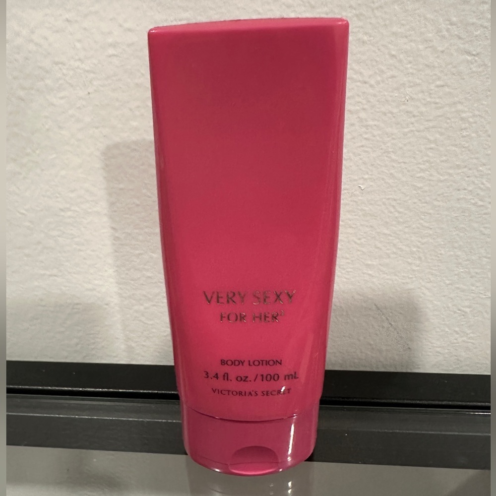 VERY SEXY 2 BY VICTORIA'S SECRET 3.4 OZ BODY LOTION FOR WOMEN NWOT